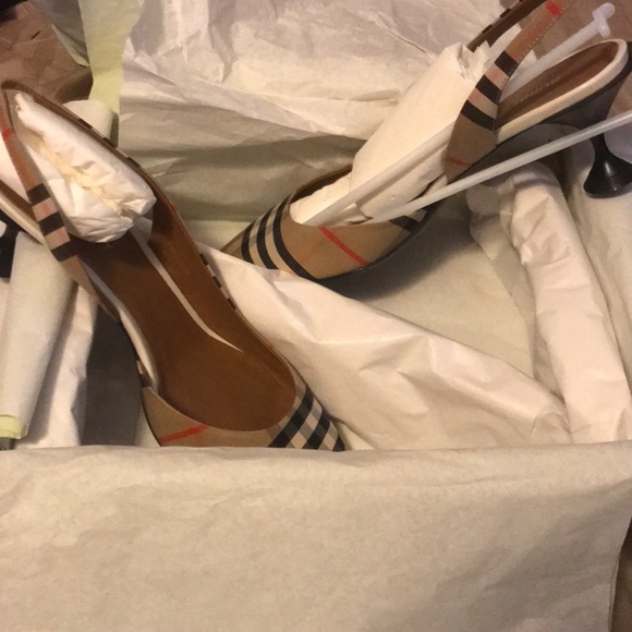 Burberry shoes - Picture 4 of 6